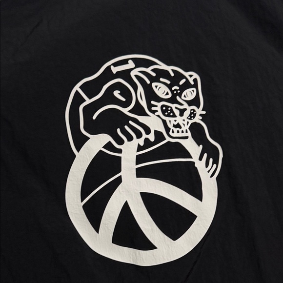 Nike Men's Black and White Casual Shirt - Picture 4 of 5